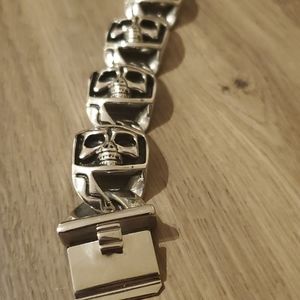 Strong looking Skull bracelet.